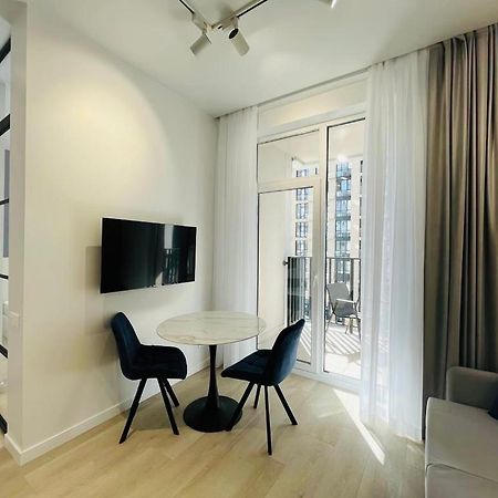 Modern Apartment In The Old Town Kyiv Exterior photo