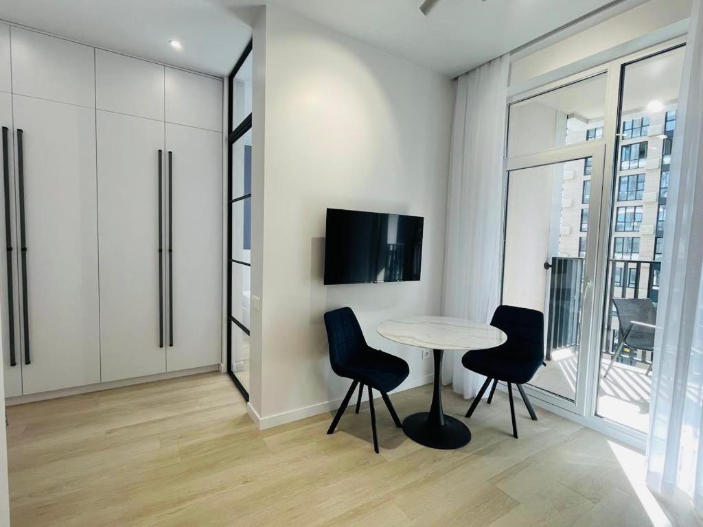 Modern Apartment In The Old Town Kyiv Exterior photo