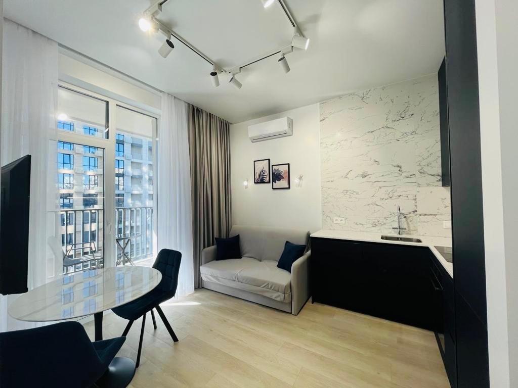 Modern Apartment In The Old Town Kyiv Exterior photo