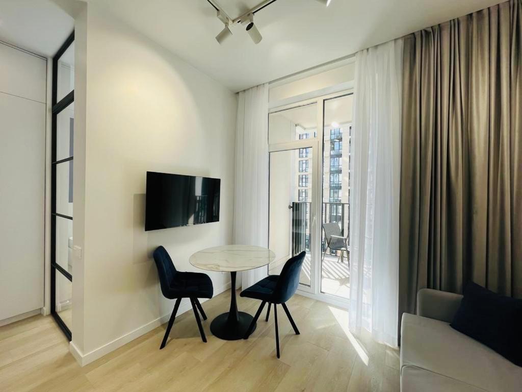 Modern Apartment In The Old Town Kyiv Exterior photo